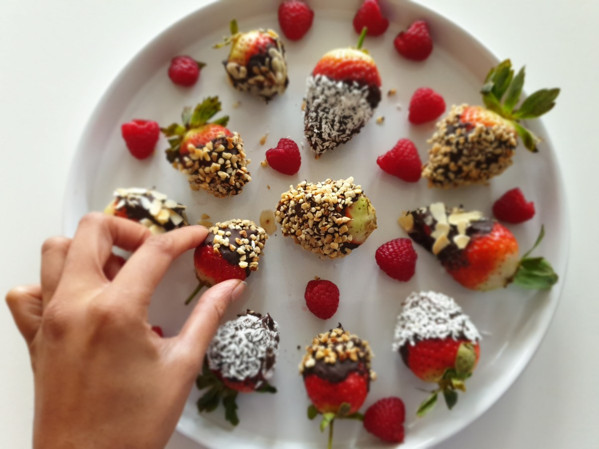 Dark Chocolate Dipped&nbsp;Strawberries